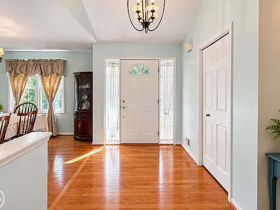 4th image of 122 Howland Pines Dr