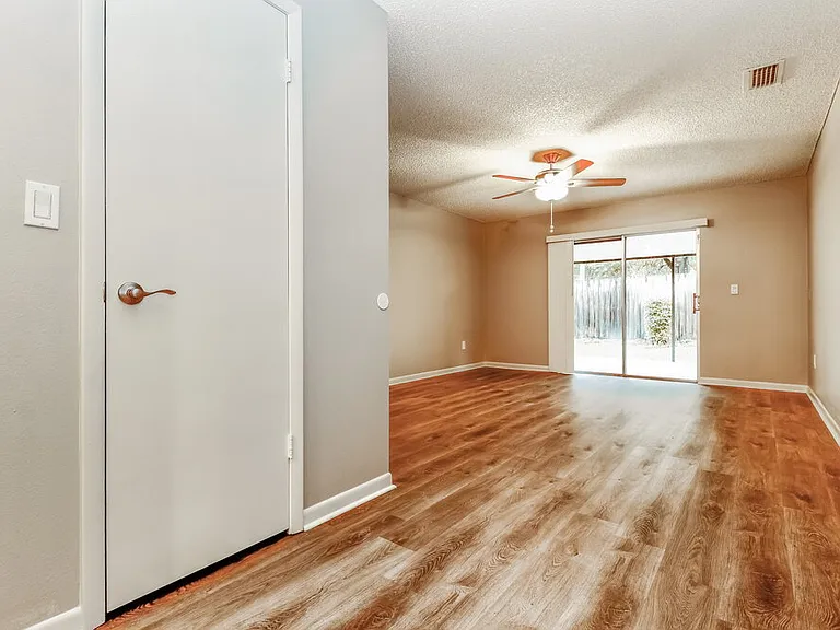 1828 Craven Dr — Photo 8