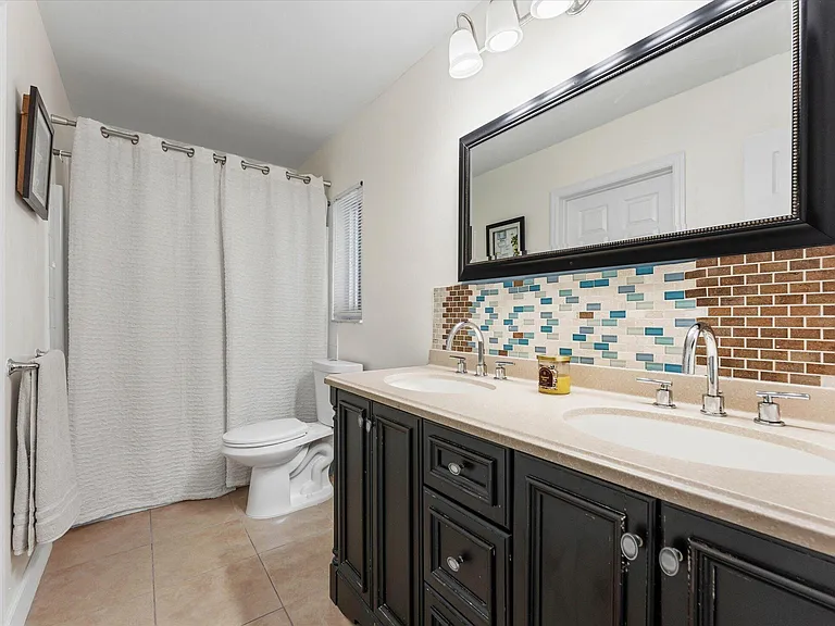 6515 SW 8th Pl — Photo 19
