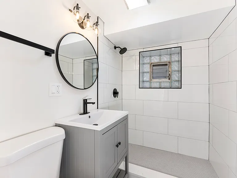 4819 W Barry Ave #1G — Photo 2