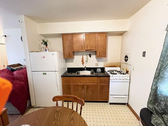 4th image of 654 Riverview Dr