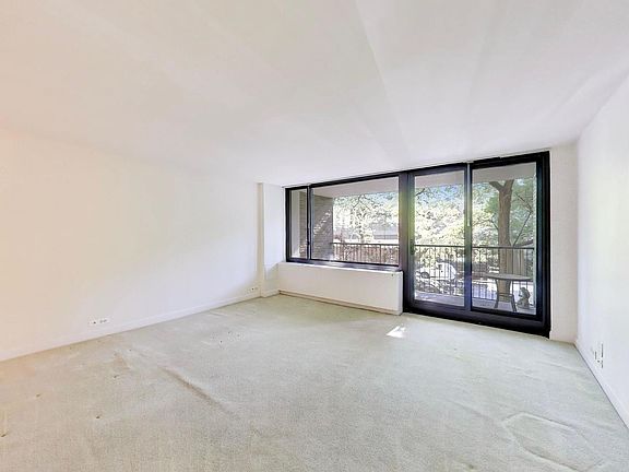 4th image of 1555 N Sandburg Ter APT 206