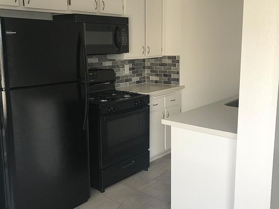 2nd image of 1512 Amherst Ave #402