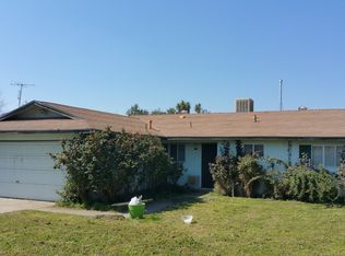 573 N Shasta Ave, Farmersville, CA 93223