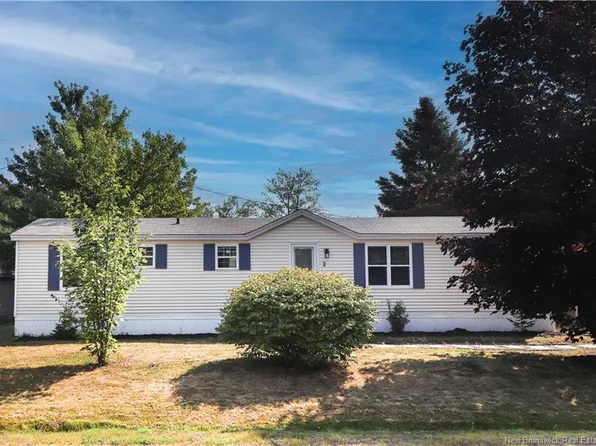 2 Hummingbird St, Moncton, NB E1H 2W9