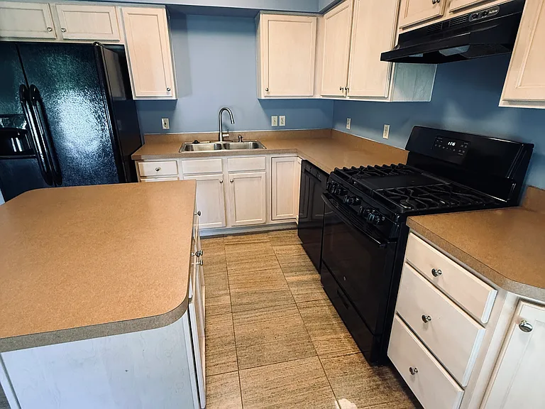1688 Pinewind Dr — Photo 13