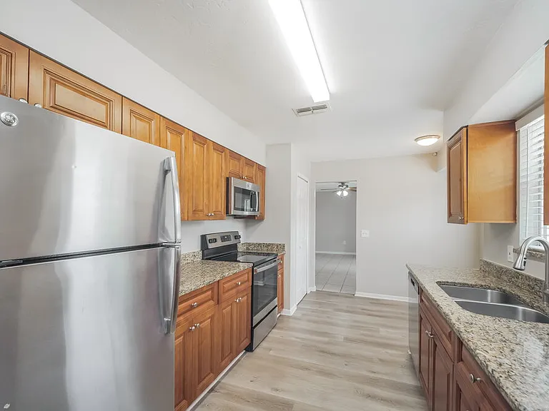 2122 SE 6th Ln — Photo 7