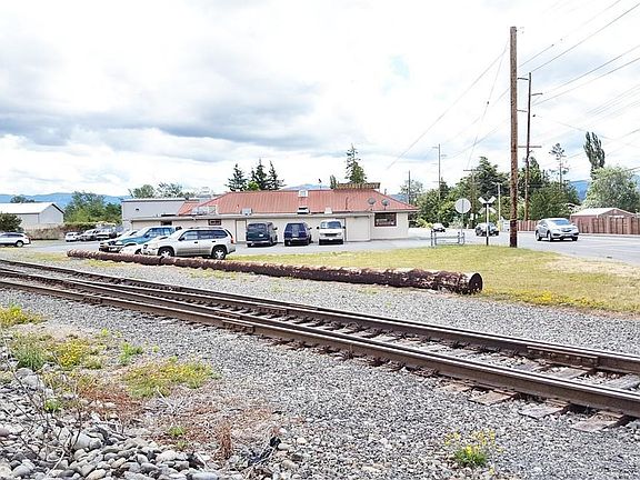 3rd image of 710 Marine Dr