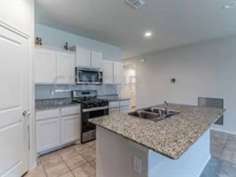 628 Spaulding St — Photo 4