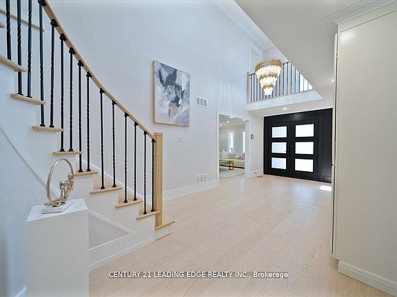 4th image of 157 Jeanne Dr