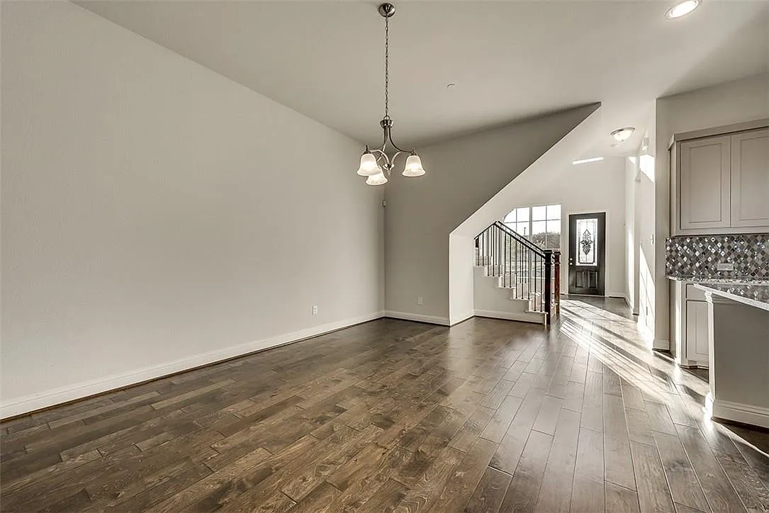4 bed, 2485 sqft, $3,000 — Photo 3