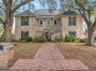1126 Crossroads Dr, Houston, TX 77079