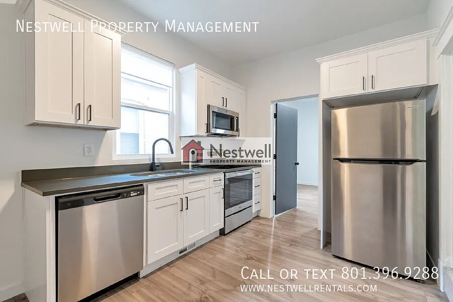 $300 off First month's Rent- Great Updated Duplex in SLC! — Photo 2