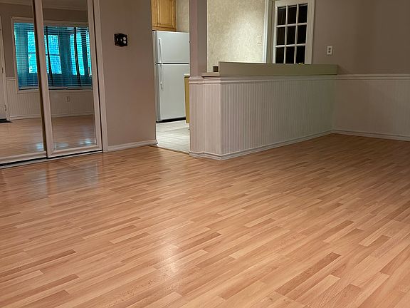5th image of 111 Amberly Dr Unit D