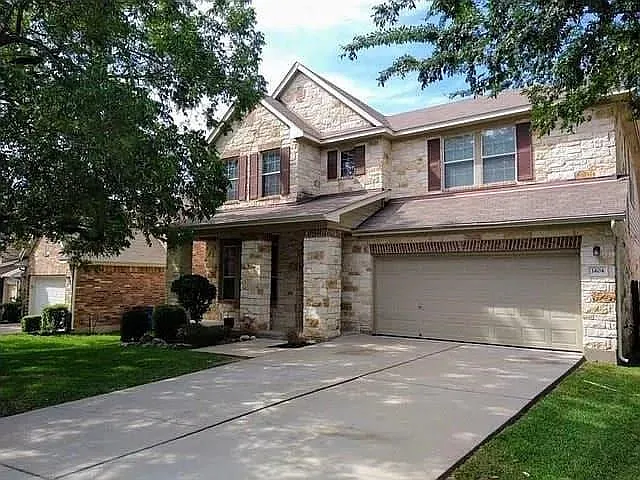4 bed, 2812 sqft, $2,975 — Photo 1