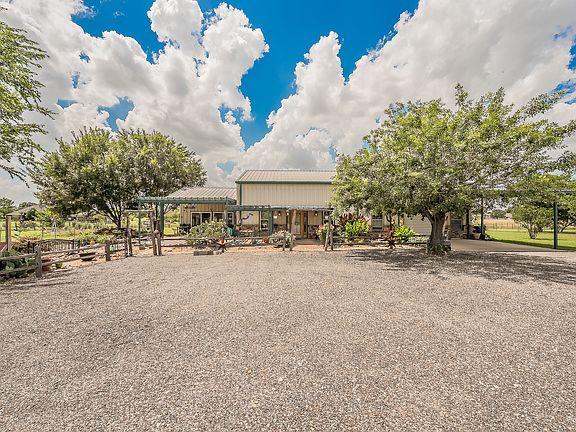 4th image of 501 Country Ln
