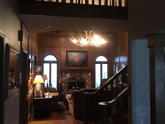 Balcony bridge over great rm