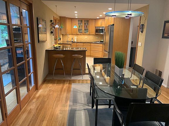 5th image of 35 Abington Ave