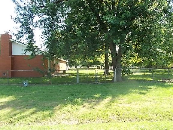 5th image of 1107 N Story Ave