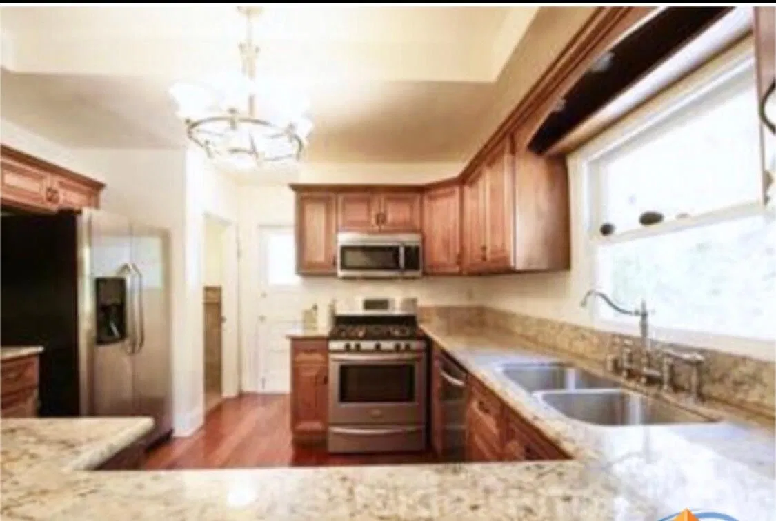 1 bed, 3500 sqft, $1,200 — Photo 3