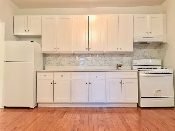 2nd image of 395 Saint Johns Pl APT 1C