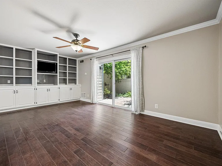 2500 Steck Ave #18 — Photo 8