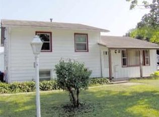 1434 Davenport St, Le Claire, IA 52753