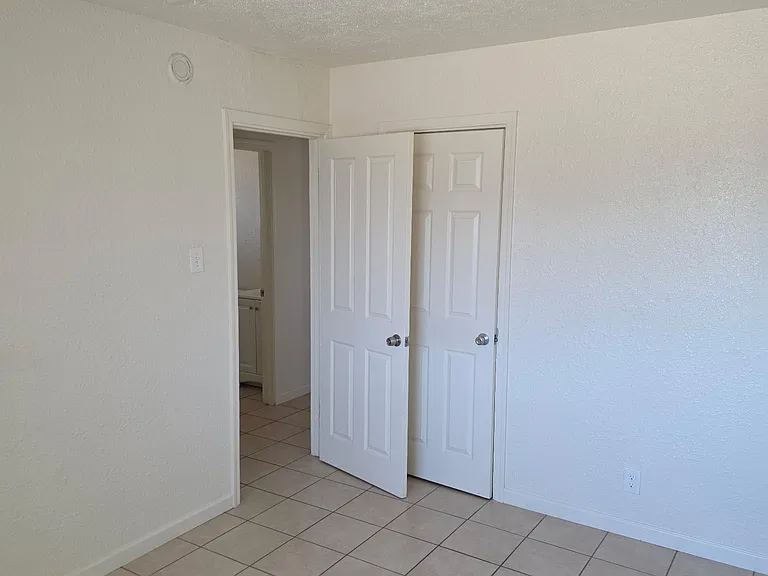 2433 E Cameron Vis — Photo 9