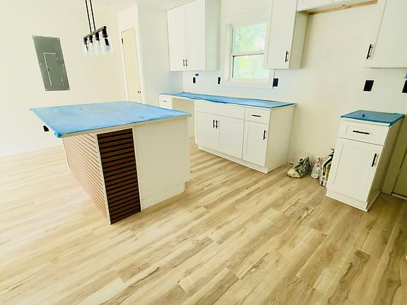 4th image of 1101 Isa Dr SE