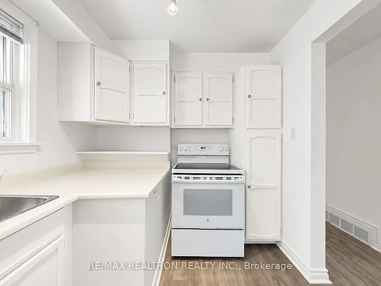 398 Connaught Ave — Photo 5