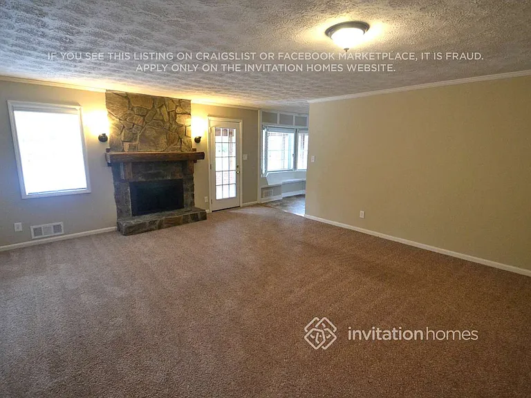3921 Crestmoor Ct — Photo 2