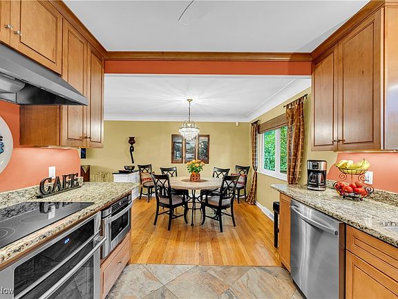 3rd image of 8010 Robin Ln