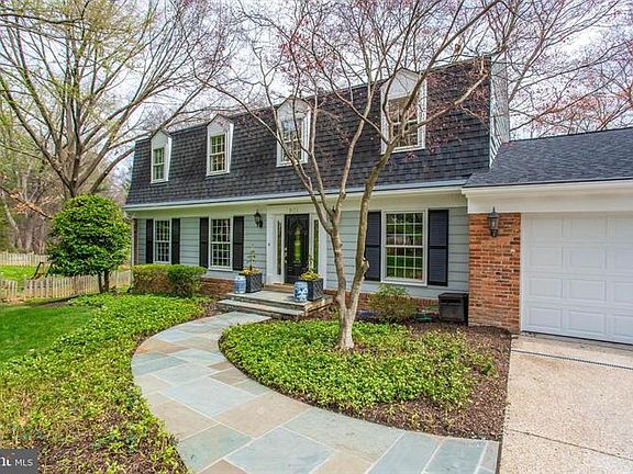 2nd image of 901 Banbury Ct