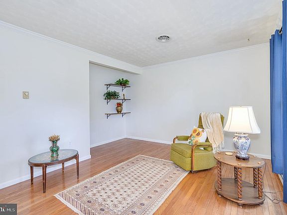 4th image of 54 Crabapple Ln