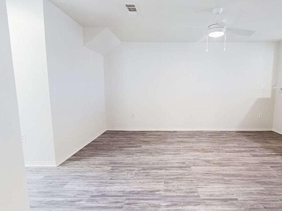 4th image of 1415 N Knoxville Ave #6ba2617b5
