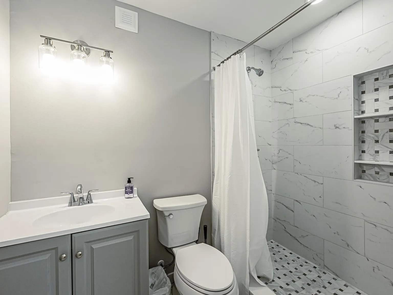 4 bed, 3.0 bath, 2250 sqft, $1,027 — Photo 4