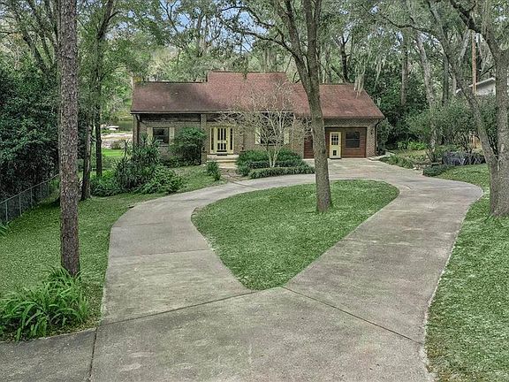 2nd image of 959 Arthur Moore Dr