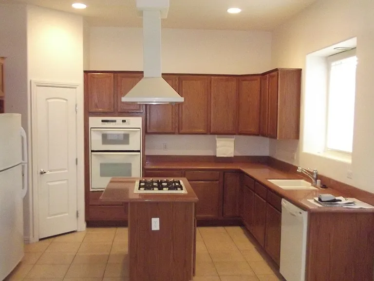 9201 Worsley Park Pl — Photo 12