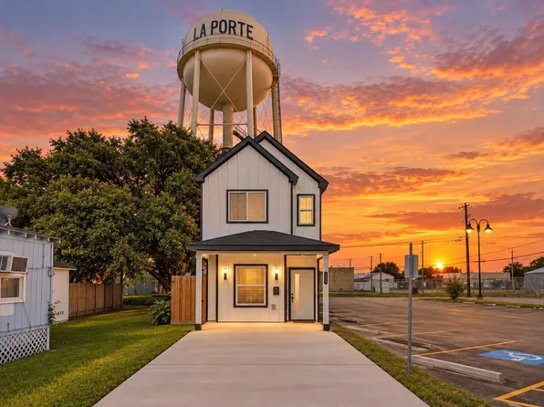 116 S 3rd St, La Porte, TX 77571