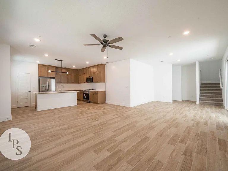 2830 E Tamarind Dr — Photo 6