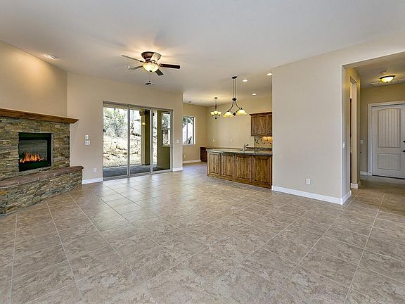 4th image of 1338 Westridge Dr