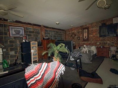 4th image of 801 W Clay St