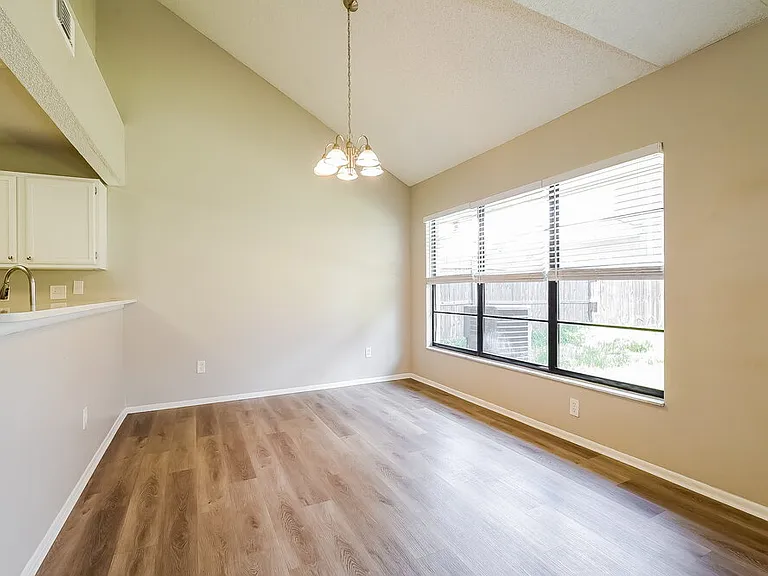 472 Amethyst Way — Photo 6
