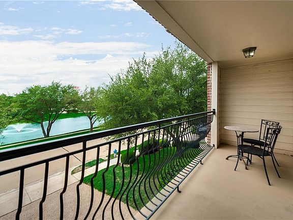 3rd image of 44 Clear Pond Dr