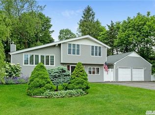 550 Ocean Ave, Oakdale, NY 11769