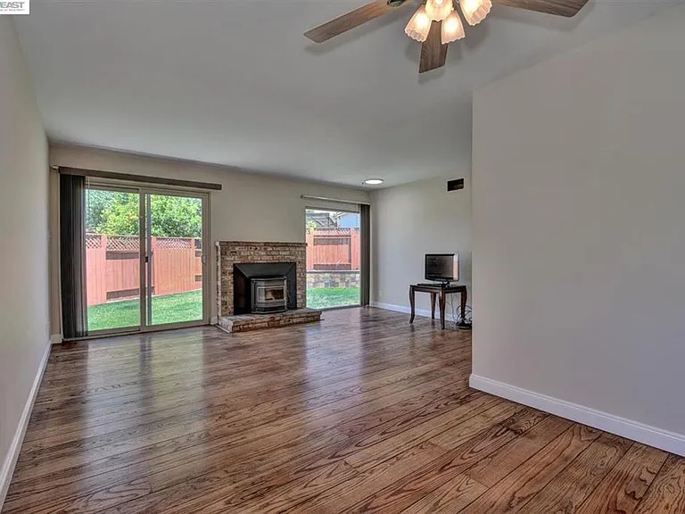 33128 Hemlock Dr — Photo 18