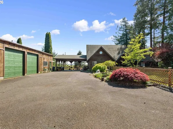 527 W 4th St, Coquille, OR 97423