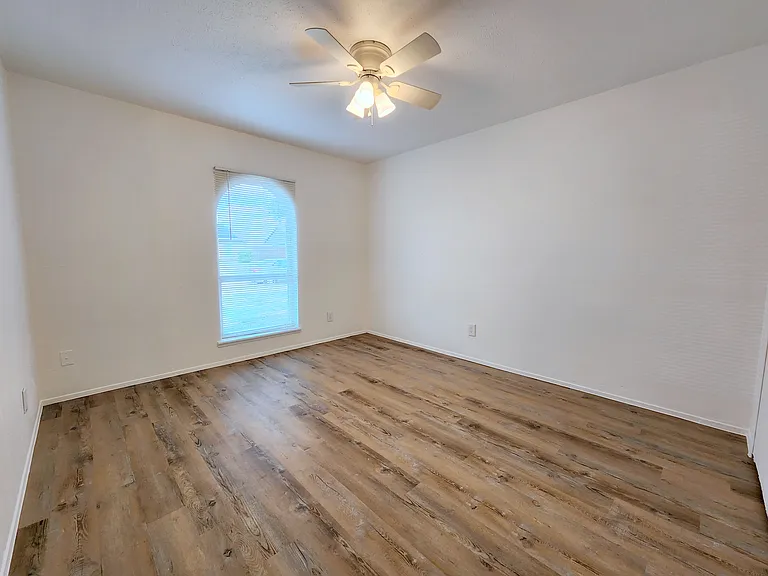 5541 Ragan Dr — Photo 15