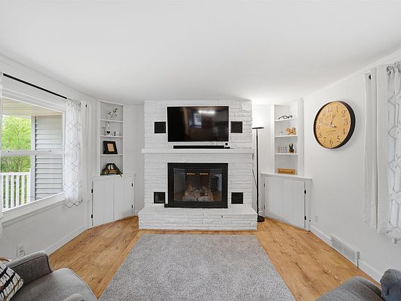 4th image of 5006 N Edgebrook Dr