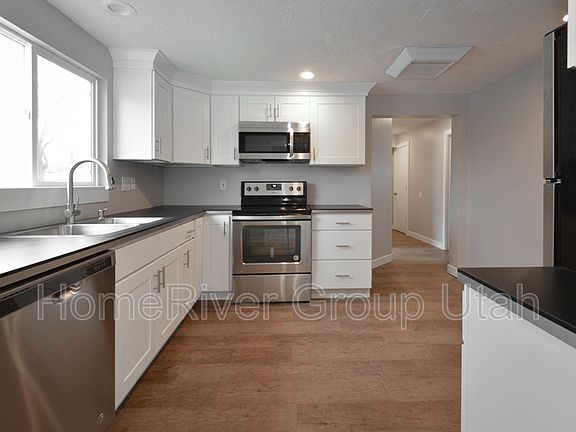 4th image of 1579 W Indiana Ave